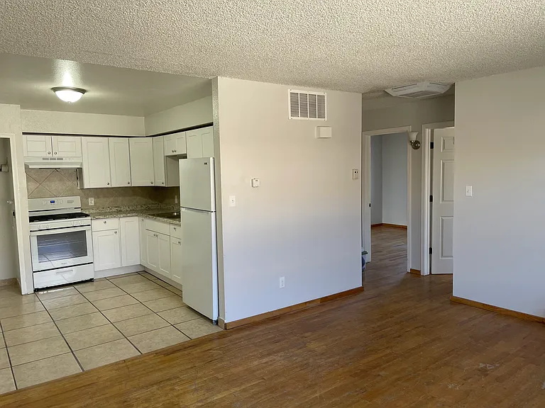 99 Parque De Oeste Dr #4 — Photo 2