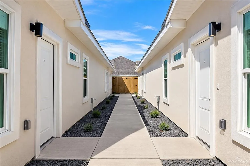 3 bed, 2.0 bath, 1076 sqft, $1,175 — Photo 2