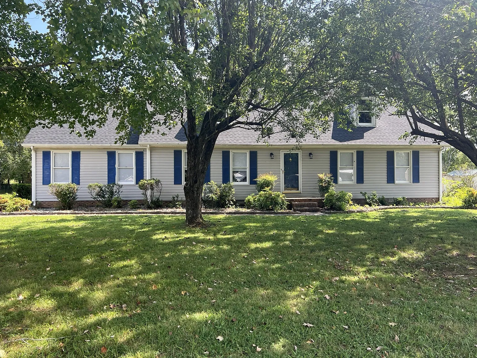 3 bed, 2.0 bath, 1350 sqft, $1,995 — Photo 1