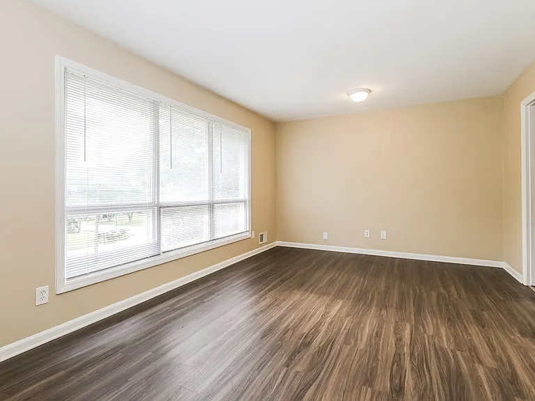 6913 Doncaster Rd — Photo 5