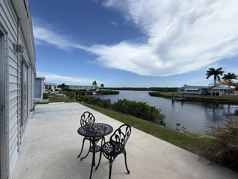 542 Tampico Dr — Photo 28