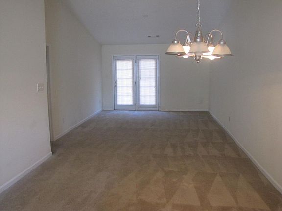 4th image of 118 Kingston Village Dr