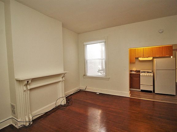 4th image of 2731 Saint Paul St APT 2R