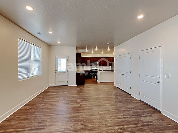 5th image of 1123 N Wagon Way
