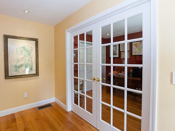 2nd image of 24 Hancock St