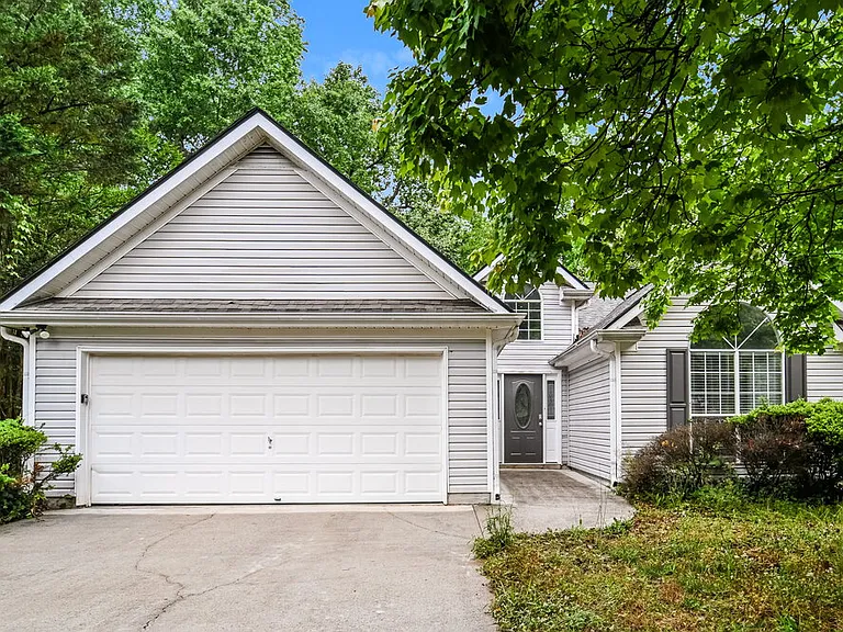 1322 Sweetwater Ct — Photo 1