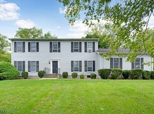 21 Valley Rd, Hampton, NJ 08827