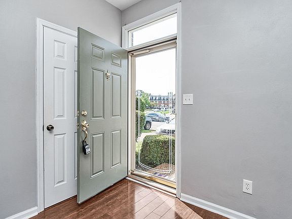 4th image of 1208 Killington Sq