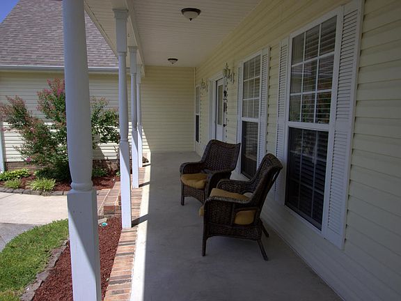 2nd image of 220 Candice Dr NE