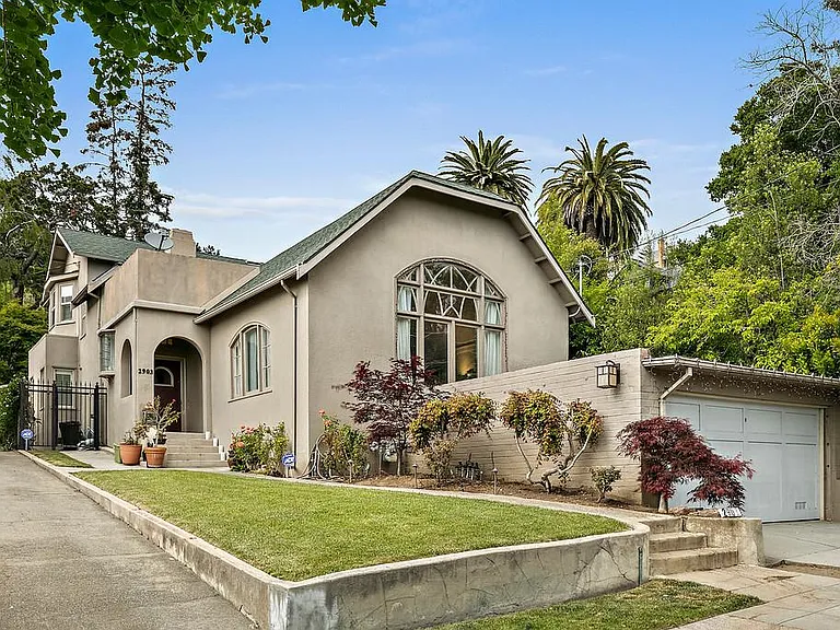 2903 Russell St — Photo 1