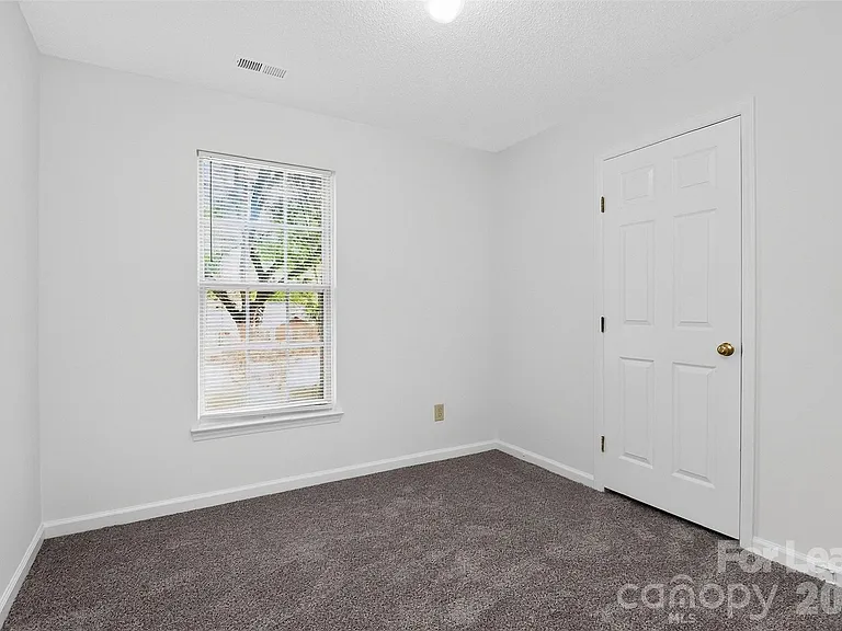 3411 Pondridge Ct — Photo 20