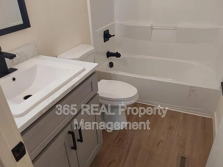 1701 Palm Dr #3 — Photo 10