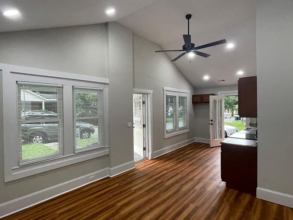 1st image of 100 N Summit St