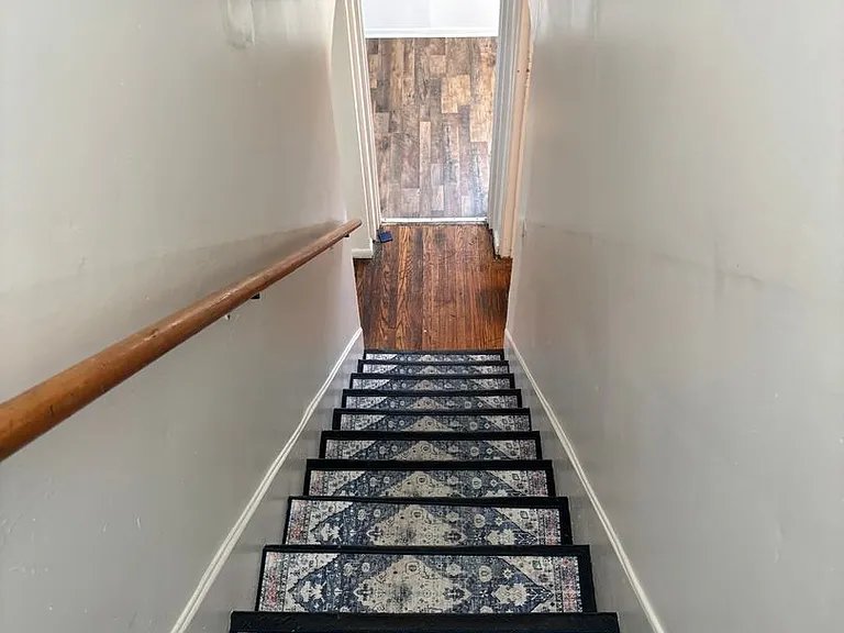 208-210 McClure St — Photo 9