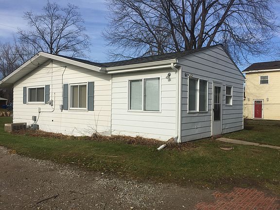 3rd image of 720 Oak Park Dr