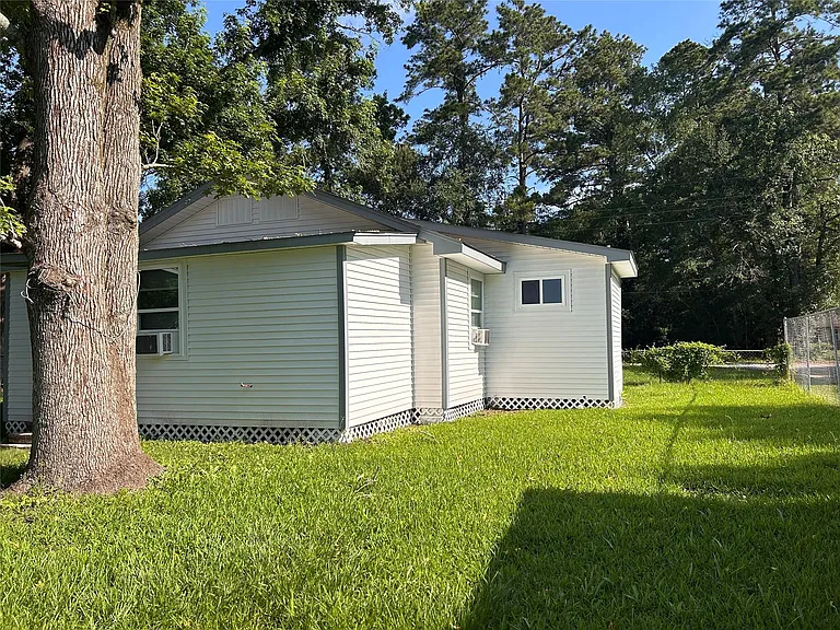 616 E Boothe St — Photo 24