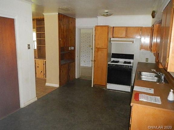 3rd image of 1212 Robert Ln