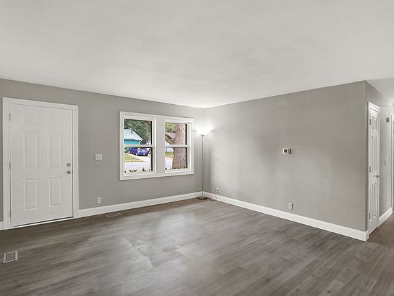 3rd image of 4021 Aspen Way