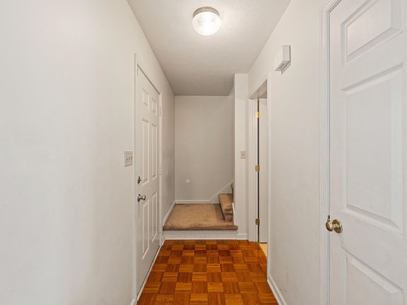 4th image of 49 White Oak Dr