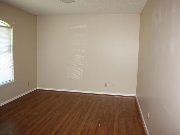 Extra room near the entrance