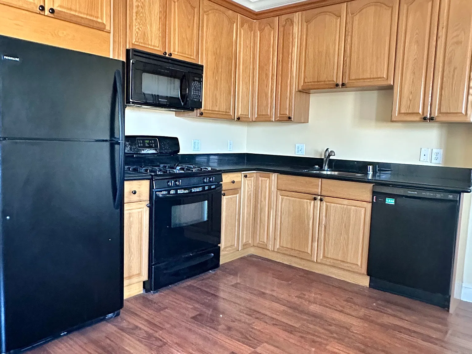 2 bed, 870 sqft, $2,450 — Photo 4