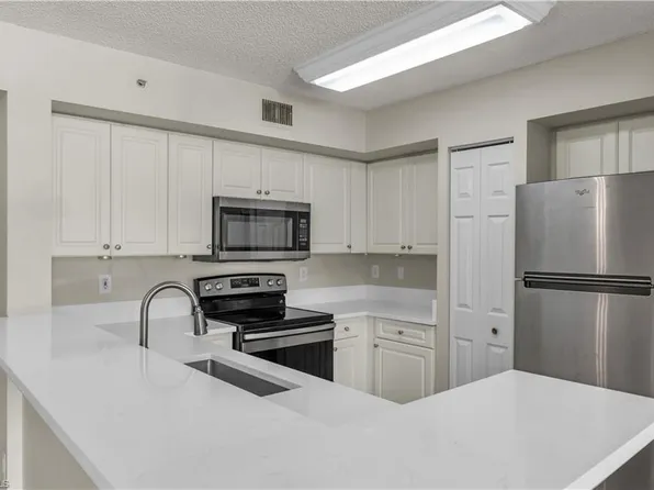 1230 Wildwood Lakes BLVD #105, NAPLES, FL 34104