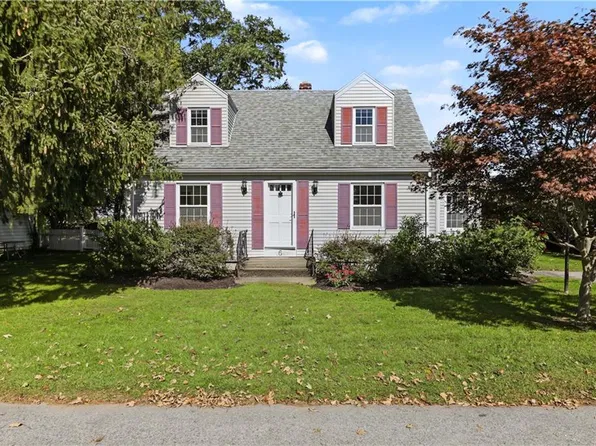 6 Carr Ln, Bristol, RI 02809