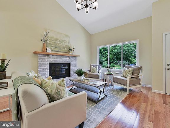 5th image of 20701 Oriole Cir