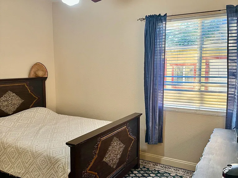 10015 Pianella Way — Photo 3