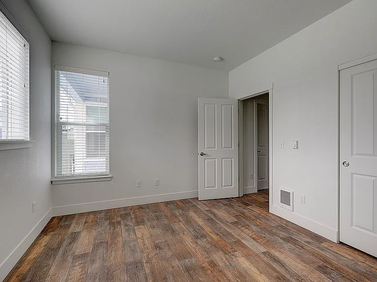 5511 NE 17th Ave — Photo 6