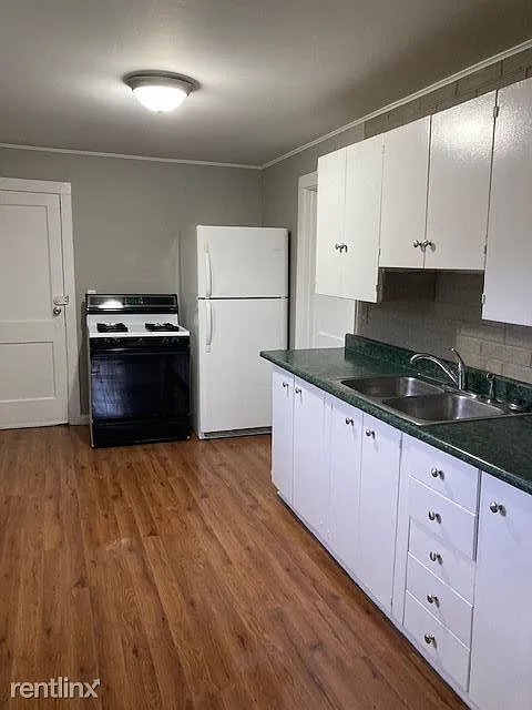 103 Orchard Street lower apt new picture # 4