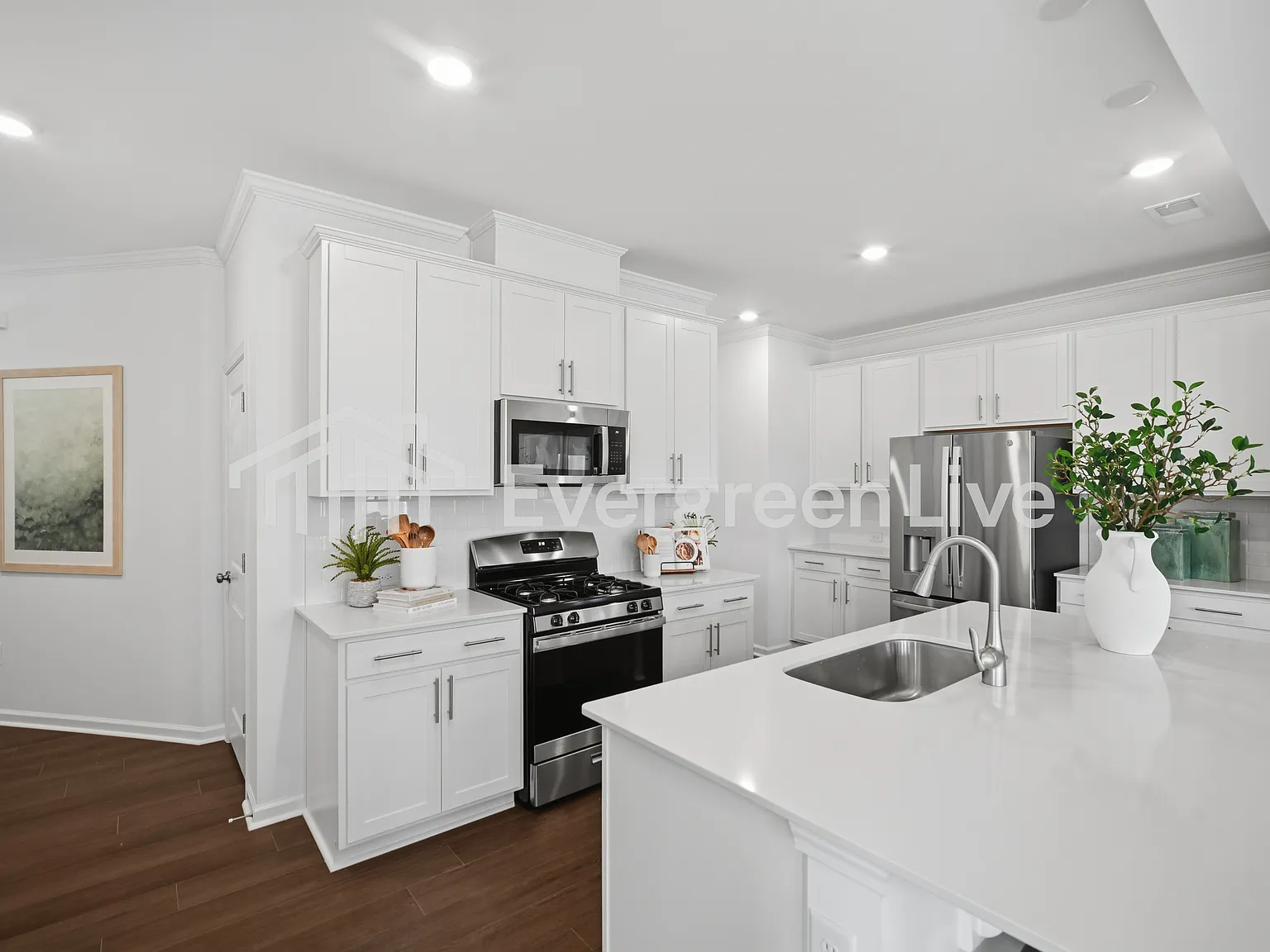3 bed, 2.5 bath, 1926 sqft, $1,895 — Photo 2