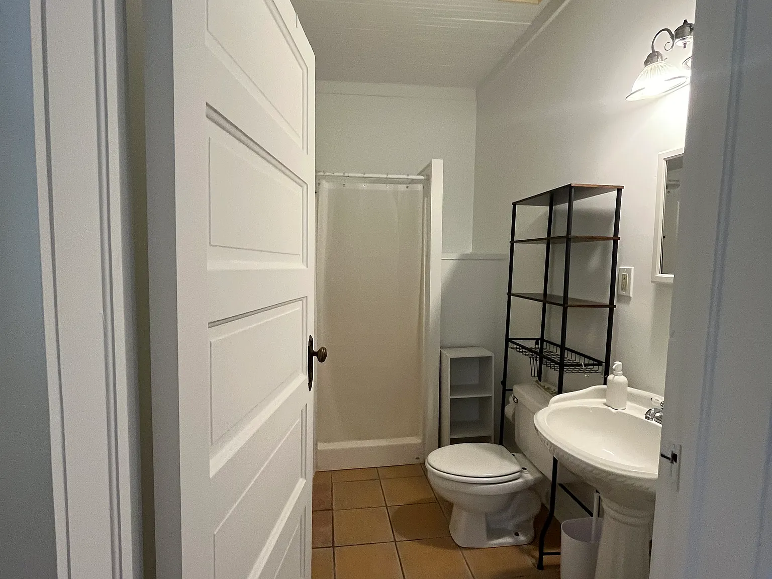 1 bed, 300 sqft, $1,800 — Photo 4