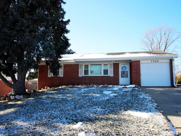 7220 Blue Ridge Dr, Bellevue, NE 68147