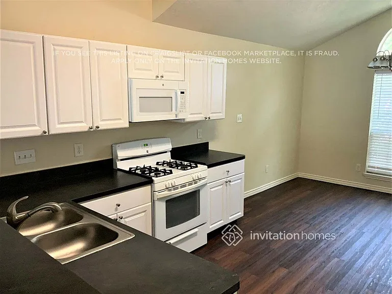 22731 Bridgewater Dr — Photo 3