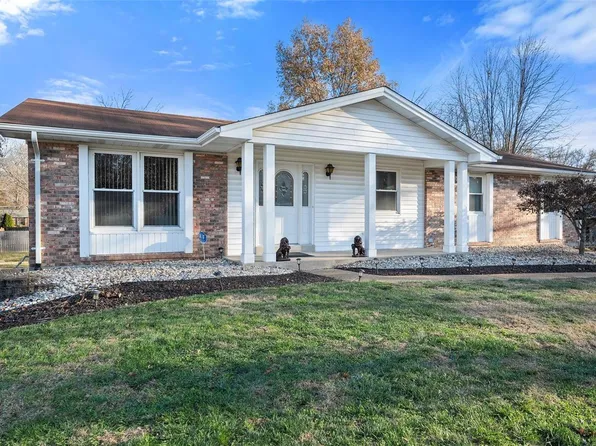 1034 Bridgeport Dr, Ellisville, MO 63011