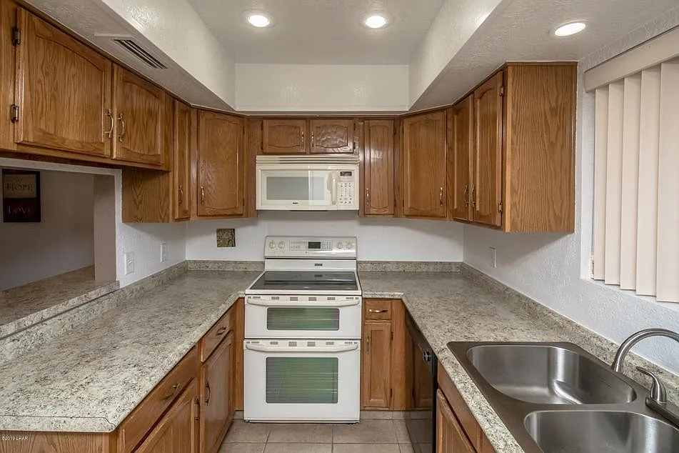 Popular Pecos Villas Condo! Lake Views! Upstairs Condo — Photo 4