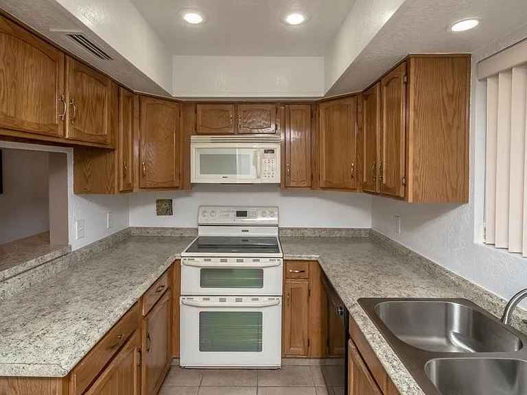 355C N Lake Havasu Ave — Photo 4