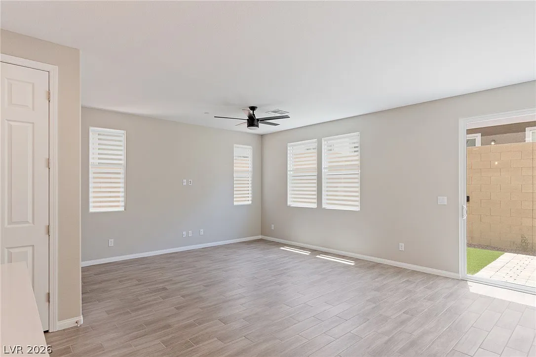 3 bed, 2.5 bath, 1950 sqft, $2,350 — Photo 3