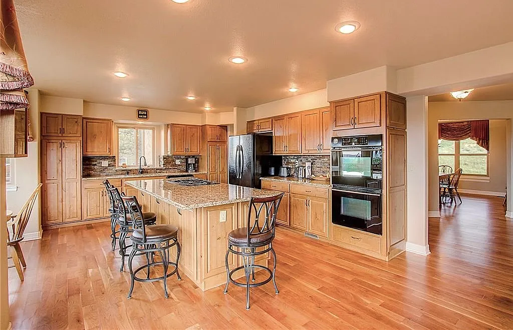 4 bed, 3534 sqft, $3,700 — Photo 2