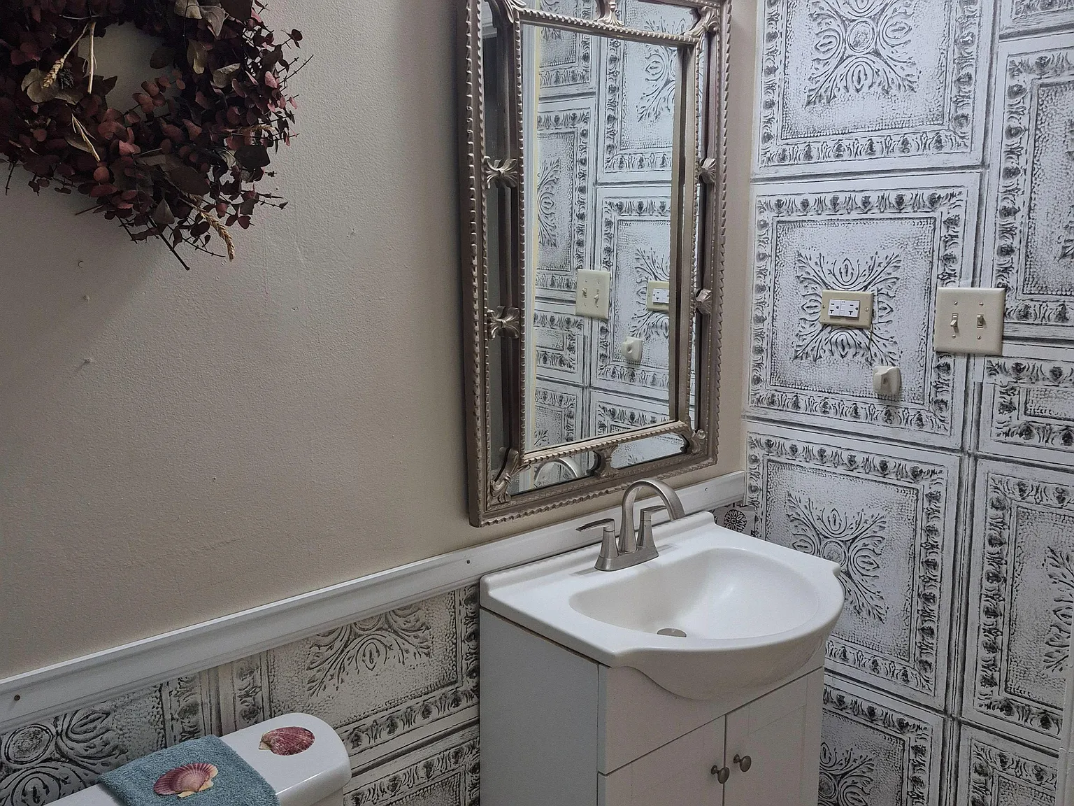 4 bed, 3.0 bath, 1800 sqft, $1,092 — Photo 2