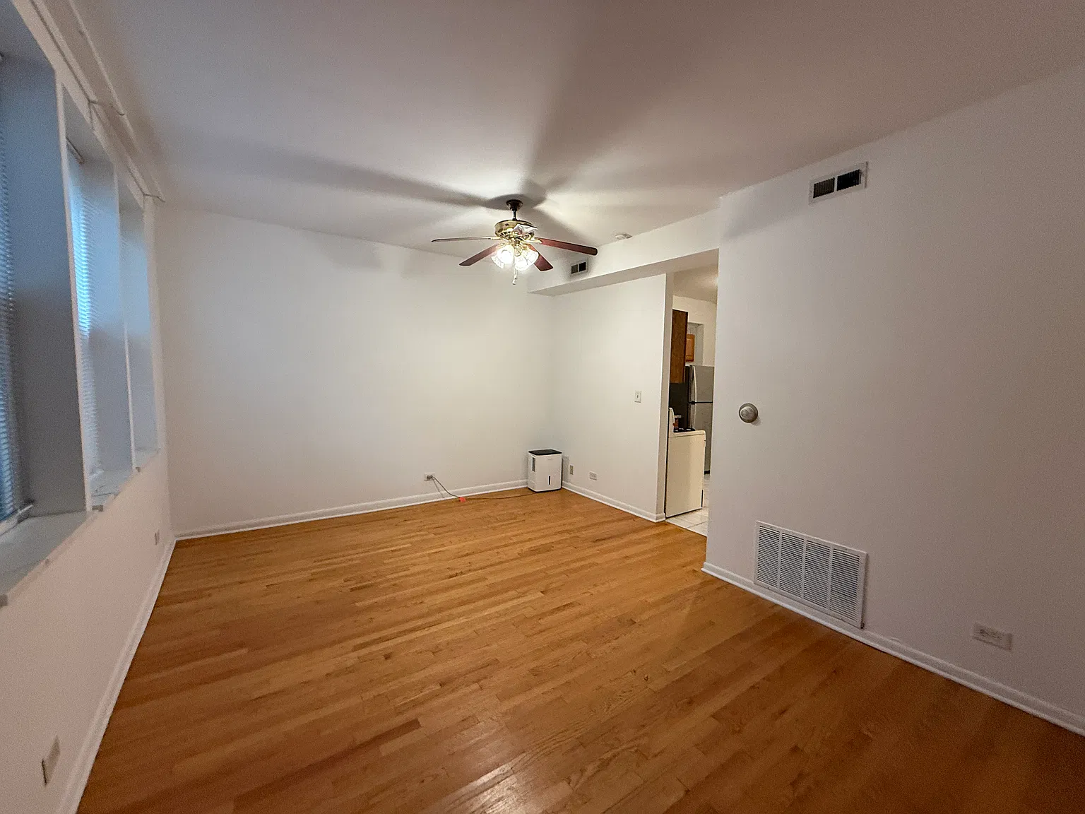 1 bed, 900 sqft, $1,650 — Photo 2