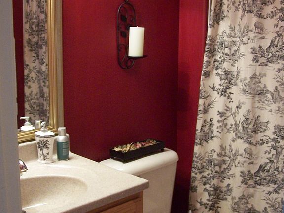 Full Bathroom on Main Level.