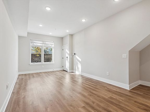 4th image of 2015 N College Ave #1