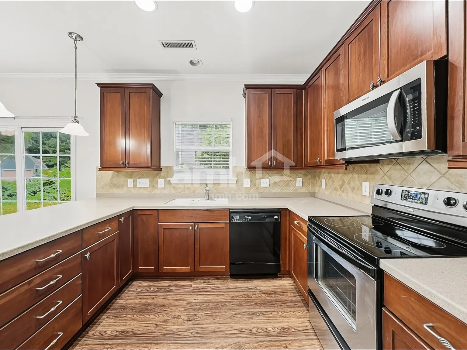 4 bed, 2.5 bath, 2614 sqft, $2,335 — Photo 3
