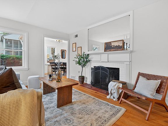 3rd image of 1811 Forest Rd