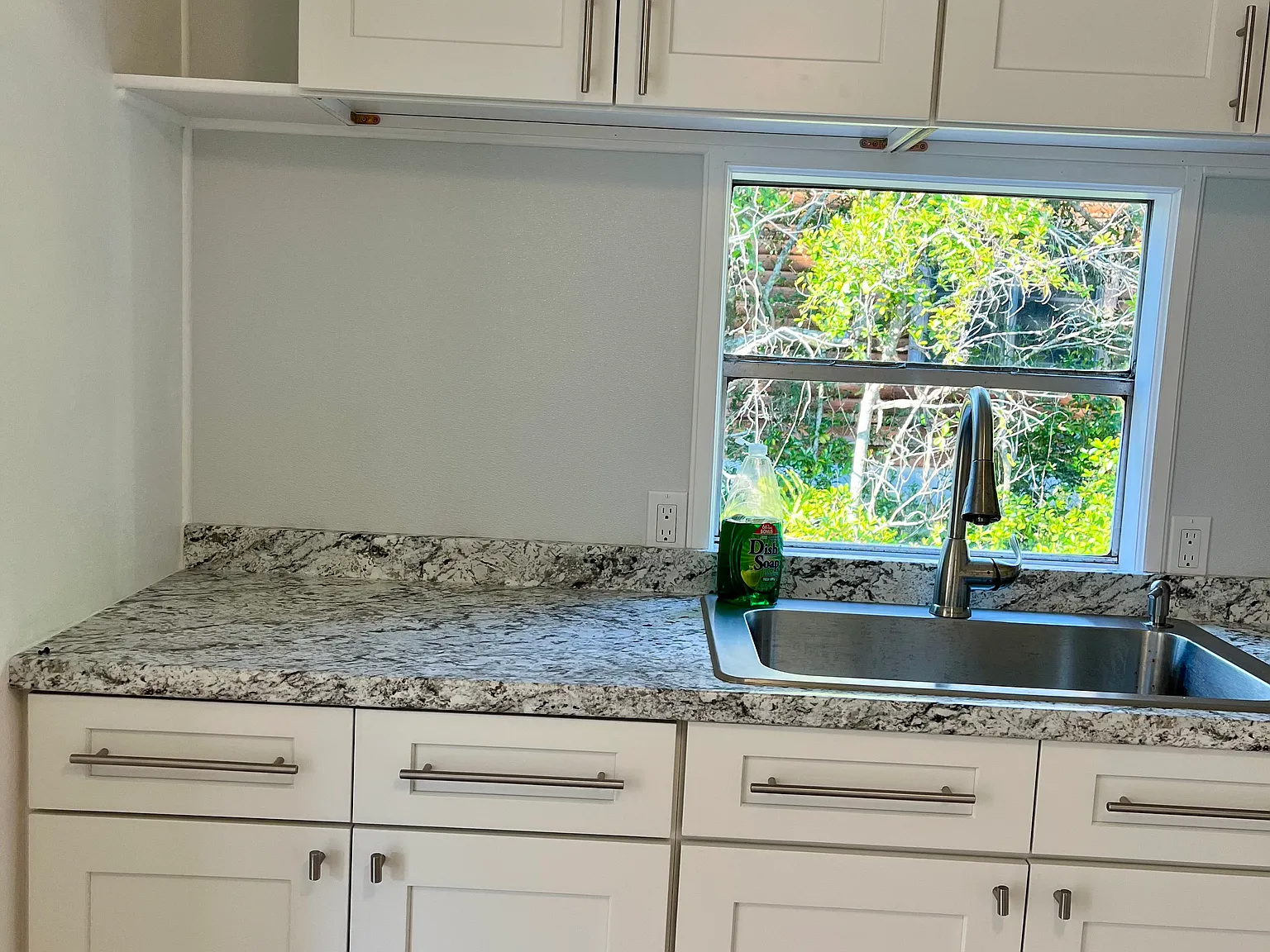 2 bed, 784 sqft, $1,400 — Photo 2