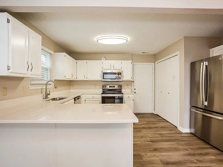 279 Brookview Dr — Photo 8