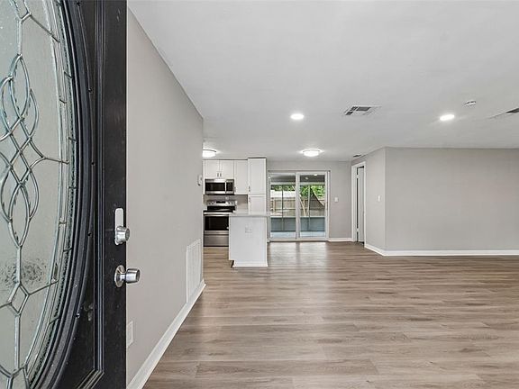 3rd image of 1124 Jadewood Ave