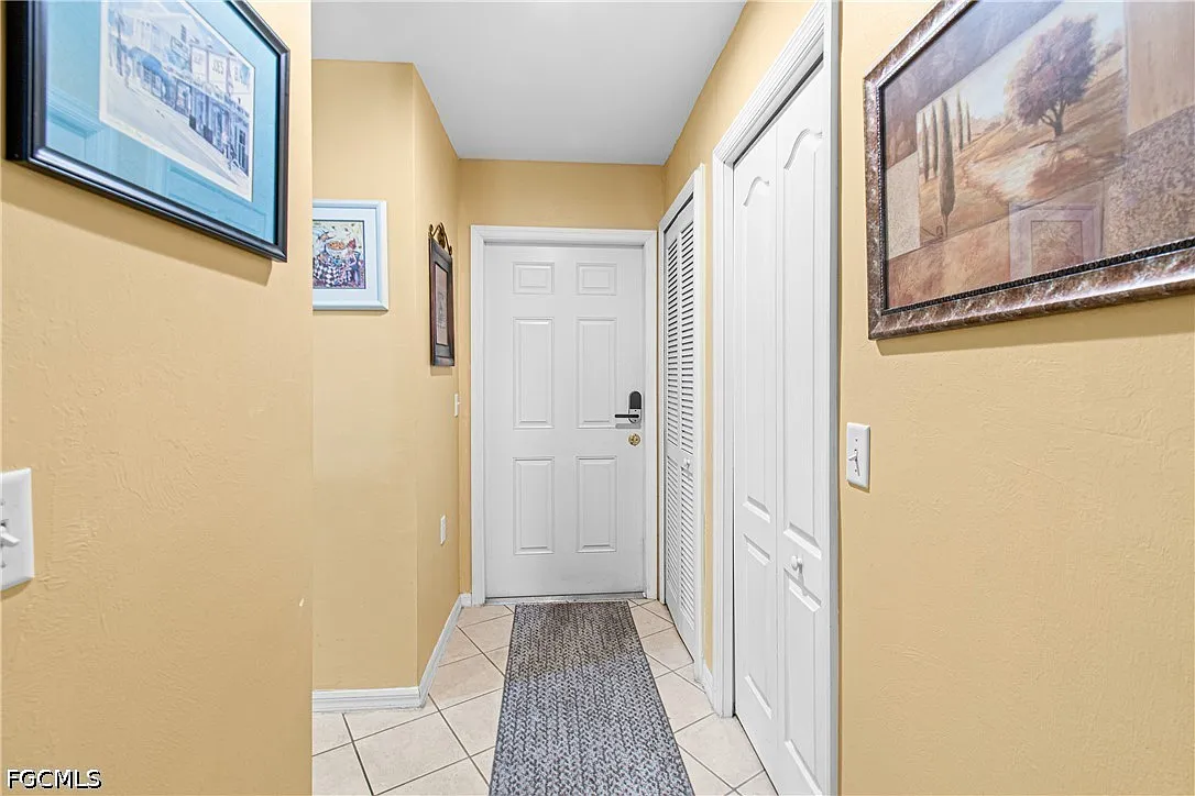 Building Photo - 12141 Summergate Cir #102